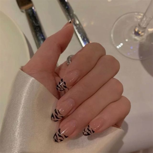 Charming Pink Flame Short Ballet Wearable Fake Nails press on Square Head Full Cover Detachable Finished Fingernails